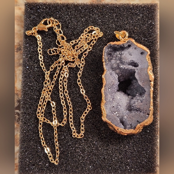 Absolutely Stunning Druzy Geode Necklace - Picture 2 of 8